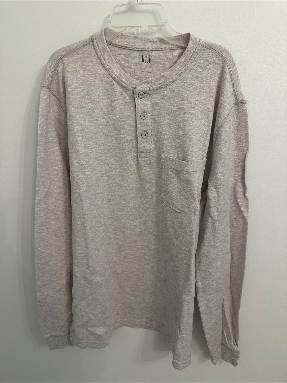NWOT GAP Men's Heather Light Oatmeal Long-Sleeve Henley with Pocket